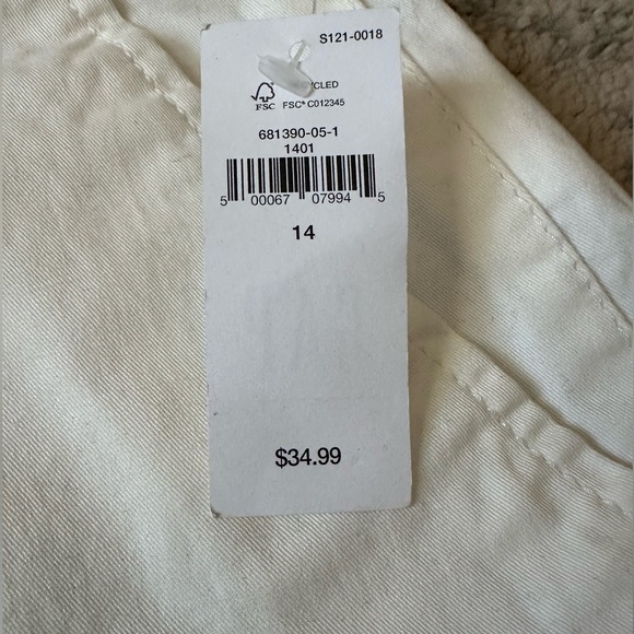 Women’s Gap Size 14 5” Mid Rise Stretch Cream Shorts - Picture 3 of 7